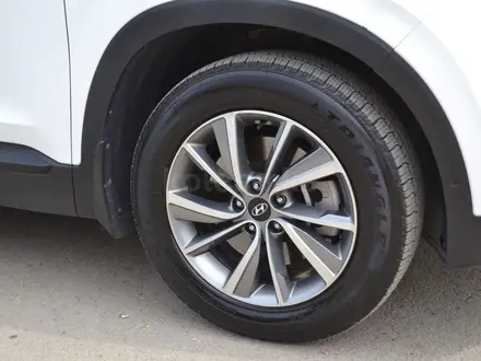 Hyundai Santa Fe 2019 года за 12 200 000 тг. в Астана – фото 13