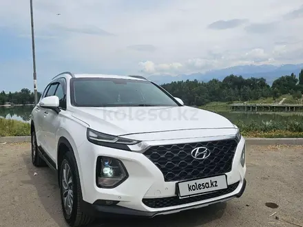 Hyundai Santa Fe 2019 года за 12 200 000 тг. в Астана