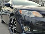 Toyota Camry 2014 года за 7 000 000 тг. в Бишкек – фото 3