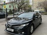 Toyota Camry 2021 года за 11 900 000 тг. в Алматы