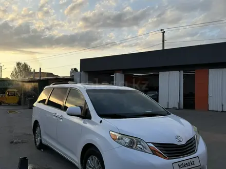 Toyota Sienna 2013 года за 13 500 000 тг. в Алматы