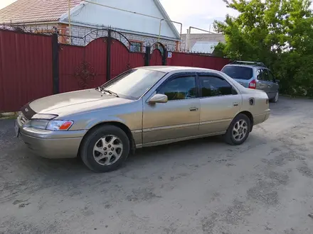 Toyota Camry 1997 года за 2 300 000 тг. в Актобе – фото 2