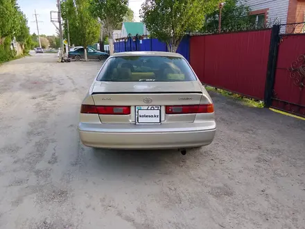 Toyota Camry 1997 года за 2 300 000 тг. в Актобе – фото 3