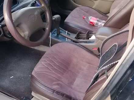 Toyota Camry 1997 года за 2 300 000 тг. в Актобе – фото 8