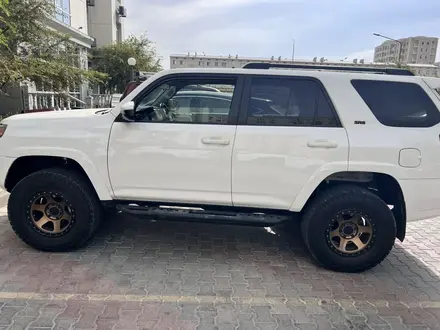 Toyota 4Runner 2017 года за 14 000 000 тг. в Актау – фото 2