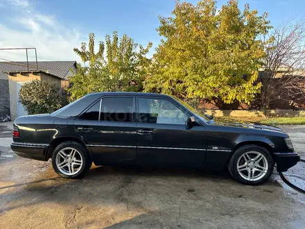 Mercedes-Benz E 280 1993 года за 3 200 000 тг. в Алматы