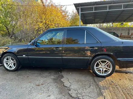 Mercedes-Benz E 280 1993 года за 3 200 000 тг. в Алматы – фото 4