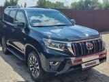 Toyota Land Cruiser Prado 2022 года за 32 300 000 тг. в Актобе – фото 2