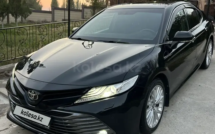 Toyota Camry 2018 года за 13 100 000 тг. в Алматы