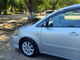 Toyota Avensis Verso 2005 года за 6 000 000 тг. в Уральск – фото 4