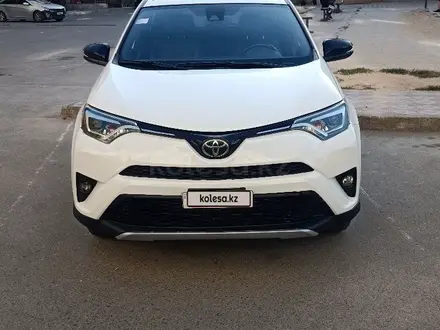Toyota RAV4 2017 года за 9 000 000 тг. в Актау