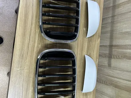 Решетка радиатора, ноздри на BMW X3 (G01), X5 (G05) за 50 000 тг. в Алматы – фото 2