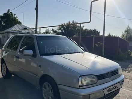 Volkswagen Golf 1995 года за 1 590 000 тг. в Алматы – фото 4