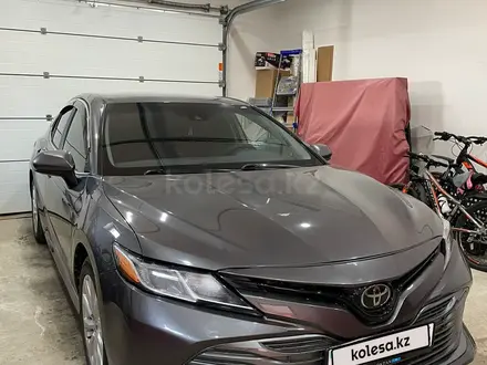 Toyota Camry 2019 года за 12 500 000 тг. в Атырау – фото 4