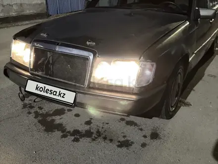 Mercedes-Benz E 230 1990 года за 650 000 тг. в Алматы
