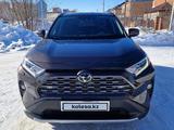 Toyota RAV4 2020 года за 18 700 000 тг. в Уральск – фото 2