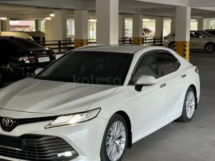 Toyota Camry 2019 года за 16 800 000 тг. в Алматы – фото 16