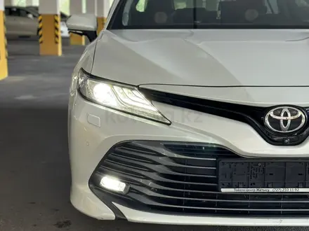 Toyota Camry 2019 года за 16 800 000 тг. в Алматы – фото 29