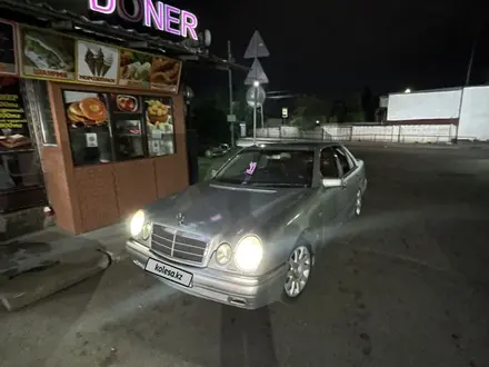 Mercedes-Benz E 280 1998 года за 2 000 000 тг. в Алматы – фото 3