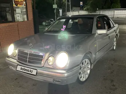Mercedes-Benz E 280 1998 года за 2 000 000 тг. в Алматы