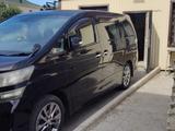 Toyota Vellfire 2011 года за 9 800 000 тг. в Атырау – фото 2