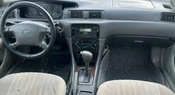 Toyota Camry 1999 года за 2 700 000 тг. в Актау – фото 5