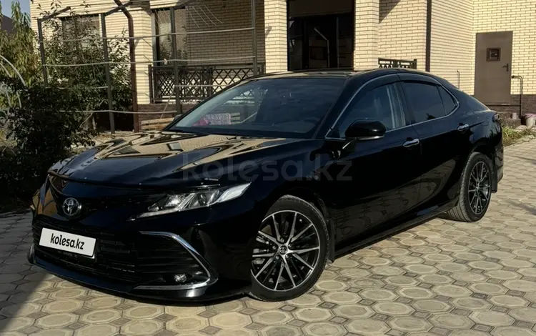 Toyota Camry 2021 года за 14 900 000 тг. в Уральск