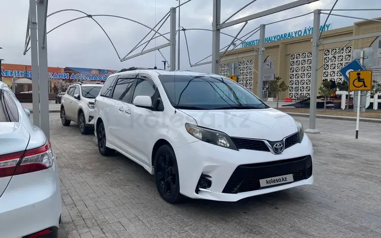 Toyota Sienna 2014 года за 11 899 999 тг. в Актобе