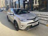 Toyota RAV4 2018 года за 13 000 000 тг. в Астана – фото 2