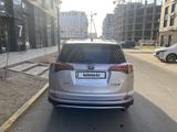 Toyota RAV4 2018 года за 13 000 000 тг. в Астана – фото 5