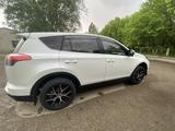 Toyota RAV4 2018 годаүшін11 000 000 тг. в Атырау – фото 4