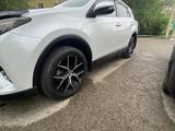 Toyota RAV4 2018 годаүшін11 000 000 тг. в Атырау – фото 3