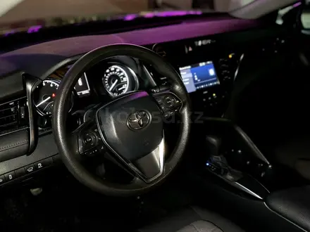 Toyota Camry 2020 года за 10 999 999 тг. в Актобе – фото 12