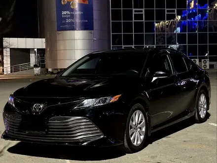 Toyota Camry 2020 года за 10 999 999 тг. в Актобе – фото 3