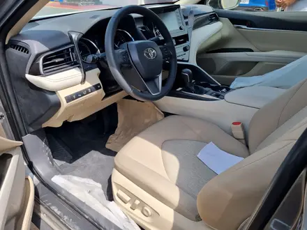 Toyota Camry 2022 года за 17 500 000 тг. в Уральск – фото 5