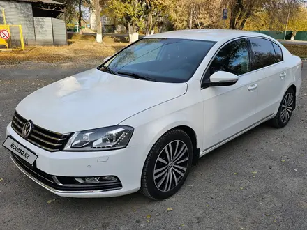 Volkswagen Passat 2013 года за 5 800 000 тг. в Алматы