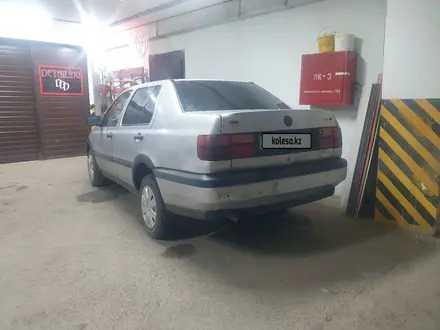 Volkswagen Vento 1993 года за 1 200 000 тг. в Астана – фото 2