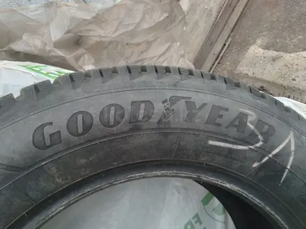 Комплект шин 265/60/18 Goodyear ultra grip за 100 000 тг. в Караганда