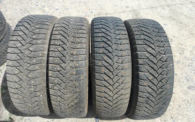 Комплект шин зимних 215/70 R16 за 120 000 тг. в Усть-Каменогорск