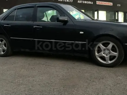 Mercedes-Benz E 280 1996 года за 2 900 000 тг. в Караганда – фото 2