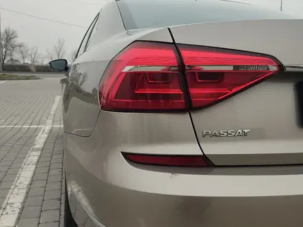 Volkswagen Passat 2016 года за 8 000 000 тг. в Шымкент – фото 16