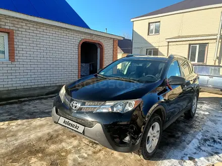 Toyota RAV4 2015 года за 10 000 000 тг. в Актобе – фото 2