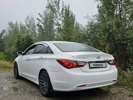 Hyundai Sonata 2011 года за 5 100 000 тг. в Алматы – фото 4