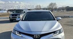 Toyota Camry 2020 года за 11 800 000 тг. в Алматы – фото 2