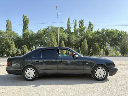 Mercedes-Benz E 230 1996 года за 2 000 000 тг. в Тараз – фото 2