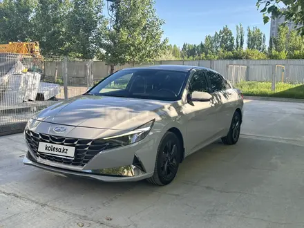 Hyundai Elantra 2021 года за 8 000 000 тг. в Актобе – фото 2