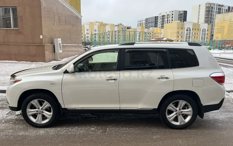 Toyota Highlander 2013 года за 14 500 000 тг. в Астана