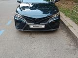 Toyota Camry 2022 года за 8 900 000 тг. в Алматы – фото 2