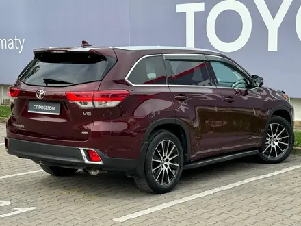 Toyota Highlander 2019 года за 20 000 000 тг. в Алматы – фото 28