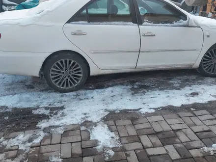 Toyota Camry 2005 года за 2 000 000 тг. в Алматы – фото 2